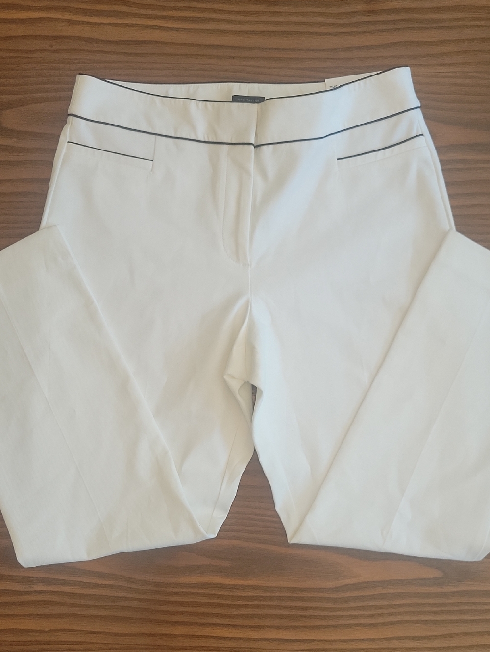 **NEW** ANN TAYLOR "The Ankle" White Ankle Pants with Black Piping | Size: 10